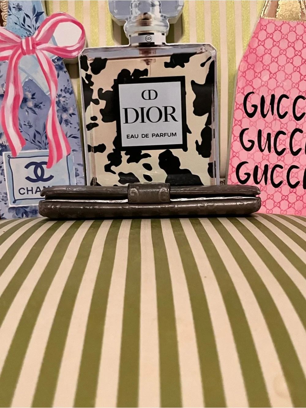 Gucci Metallic Pewter Leather Continental Wallet with Gold Heart Accent - Picture 4 of 9